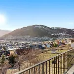 6 Bedroom House With Great View Согндал