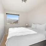 Дом отдыха 6 Bedroom House With Great View