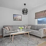 Дом отдыха 6 Bedroom House With Great View *