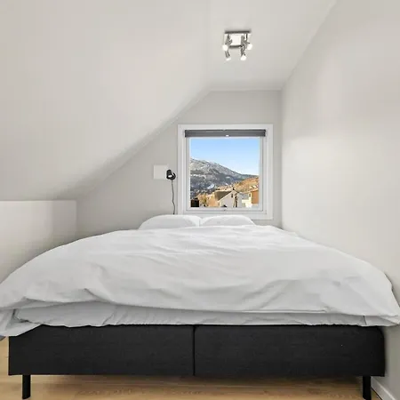 Nyaraló 6 Bedroom House With Great View Sogndal