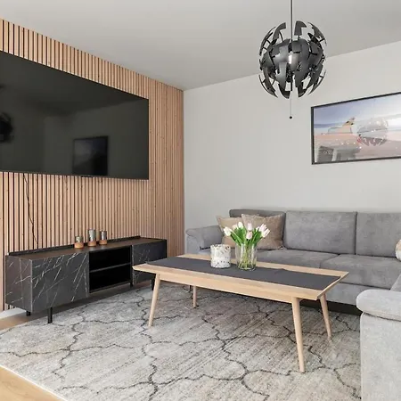 6 Bedroom House With Great View *