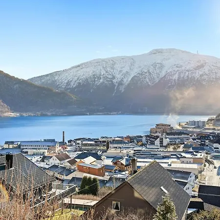 6 Bedroom House With Great View Semesterbostad