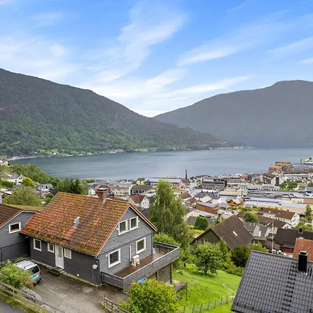 6 Bedroom House With Great View Semesterbostad