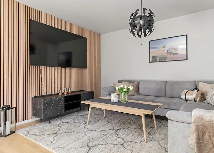 6 Bedroom House With Great View *