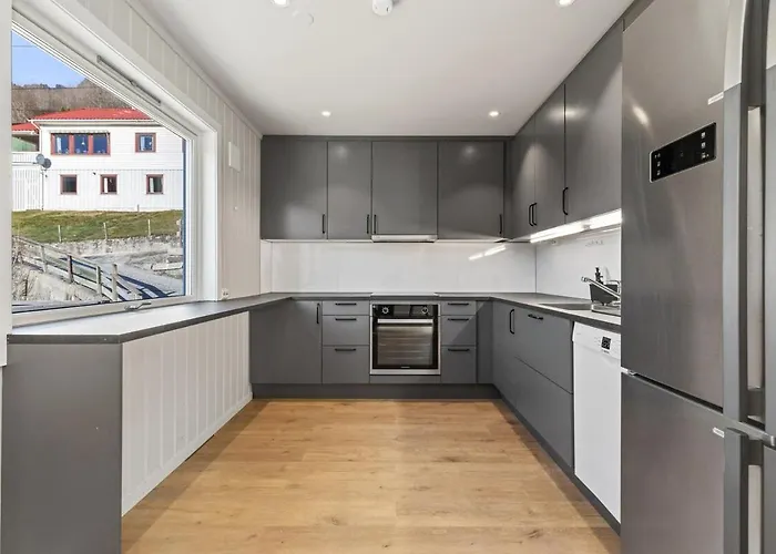6 Bedroom House With Great View Semesterbostad *