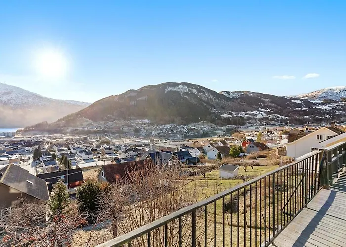 6 Bedroom House With Great View Sogndal