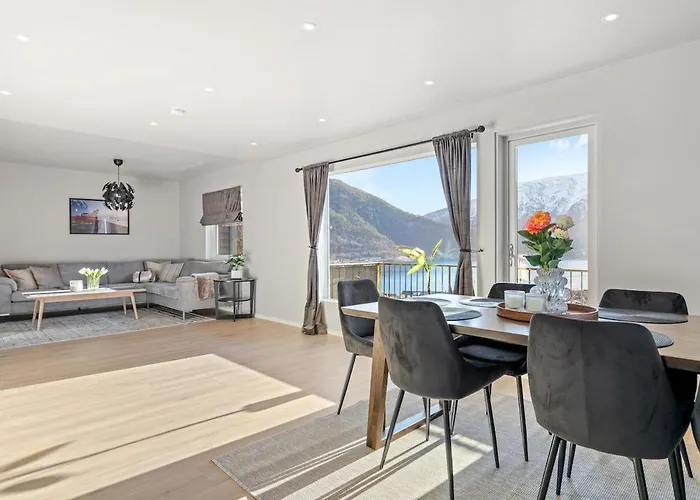 6 Bedroom House With Great View Feriehus Sogndal