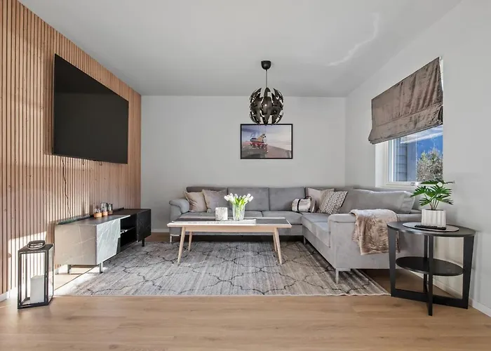6 Bedroom House With Great View * Sogndal