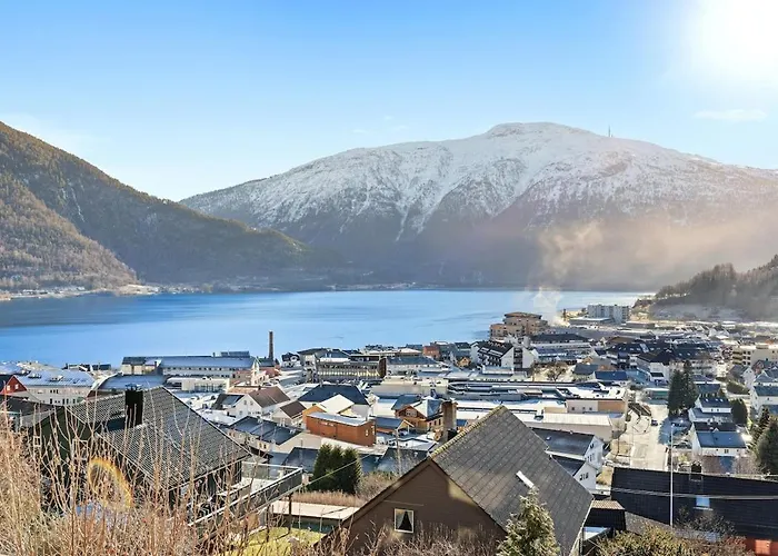 6 Bedroom House With Great View Semesterbostad