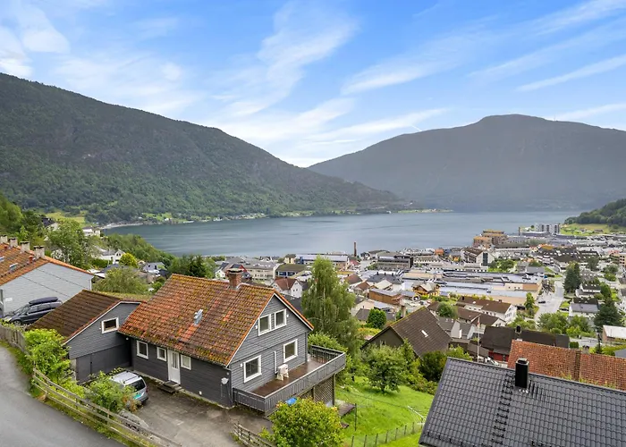 6 Bedroom House With Great View Semesterbostad