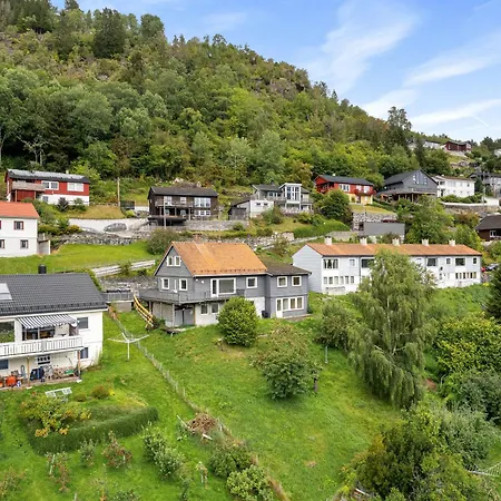 6 Bedroom House With Great View Sogndal