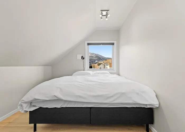 Semesterbostad 6 Bedroom House With Great View Sogndal