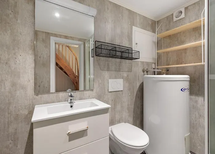 6 Bedroom House With Great View Sogndal