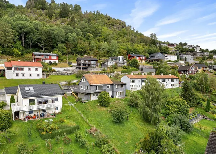 6 Bedroom House With Great View Sogndal